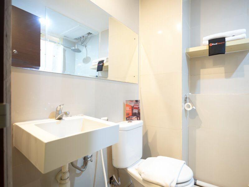 RedDoorz Apartment At Bogor Valley Buitenkant foto